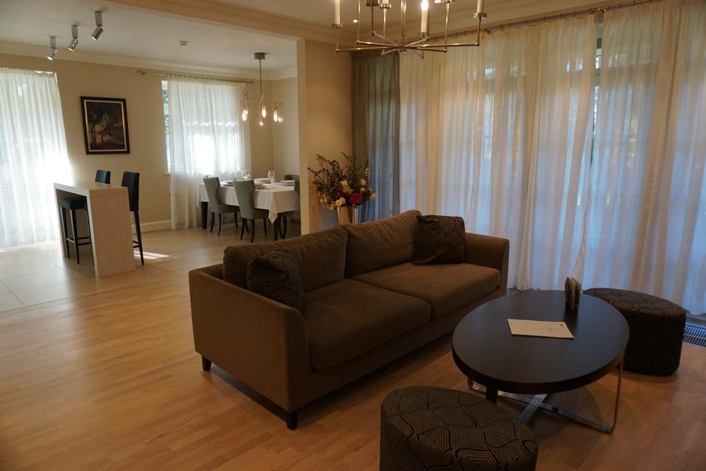 Wooden Villa Apartments Jūrkalne Esterno foto