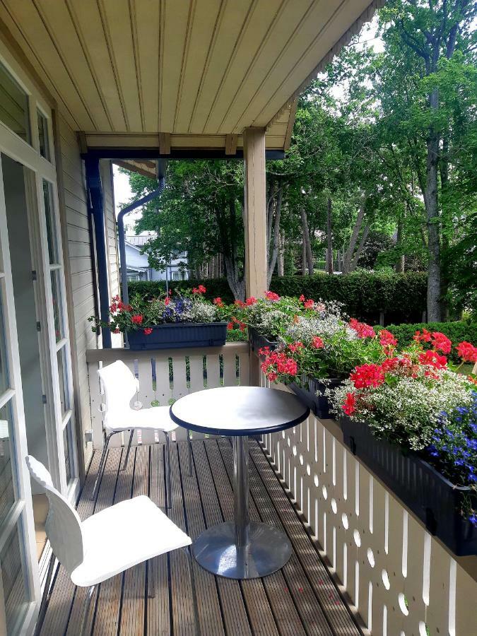 Wooden Villa Apartments Jūrkalne Esterno foto